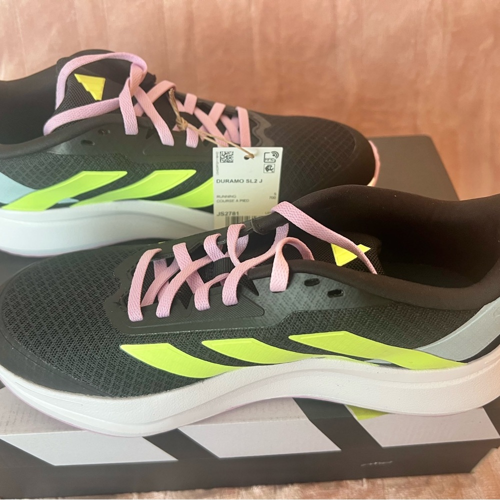 NWB ADIDAS Duramo SL2J, size 5 1/2 Women/4 Men
